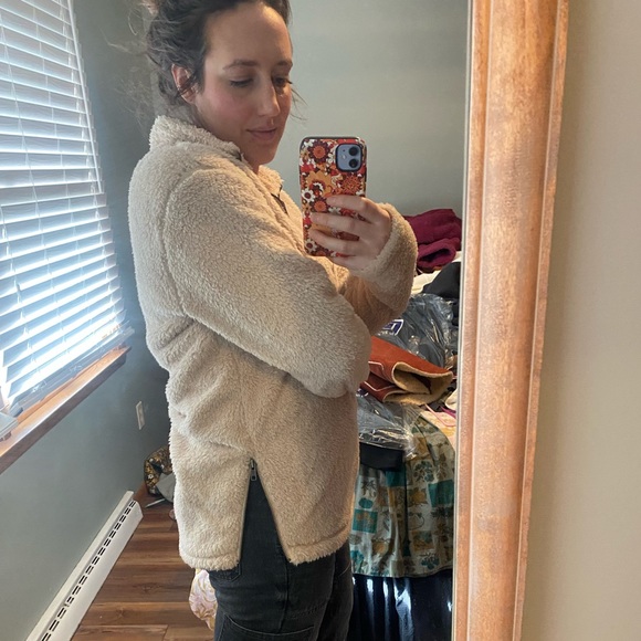 Lauren James Beige Sherpa Pullover - Picture 3 of 5